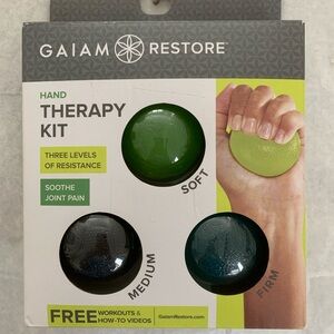 NIB GAIAM Hand Therapy Kit with Green Ball